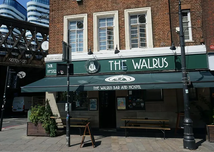 The Walrus Bar And Hostel Londen