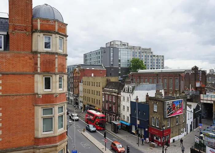 The Walrus Bar And Hostel Londen